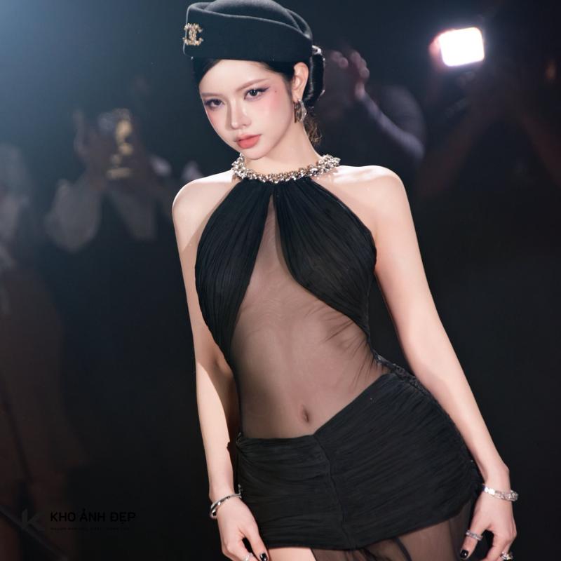 99+ Ảnh Ciin Bùi Thảo Ly xinh đẹp, sexy, bikini khoe dáng cuốn hút 12 Ciin gây ấn tượng mạnh với những thiết kế xẻ táo bạo