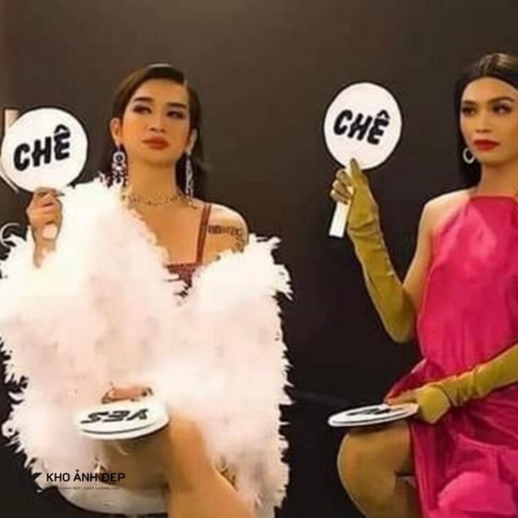 Meme chê biểu cảm bĩu môi hài hước của người nổi tiếng