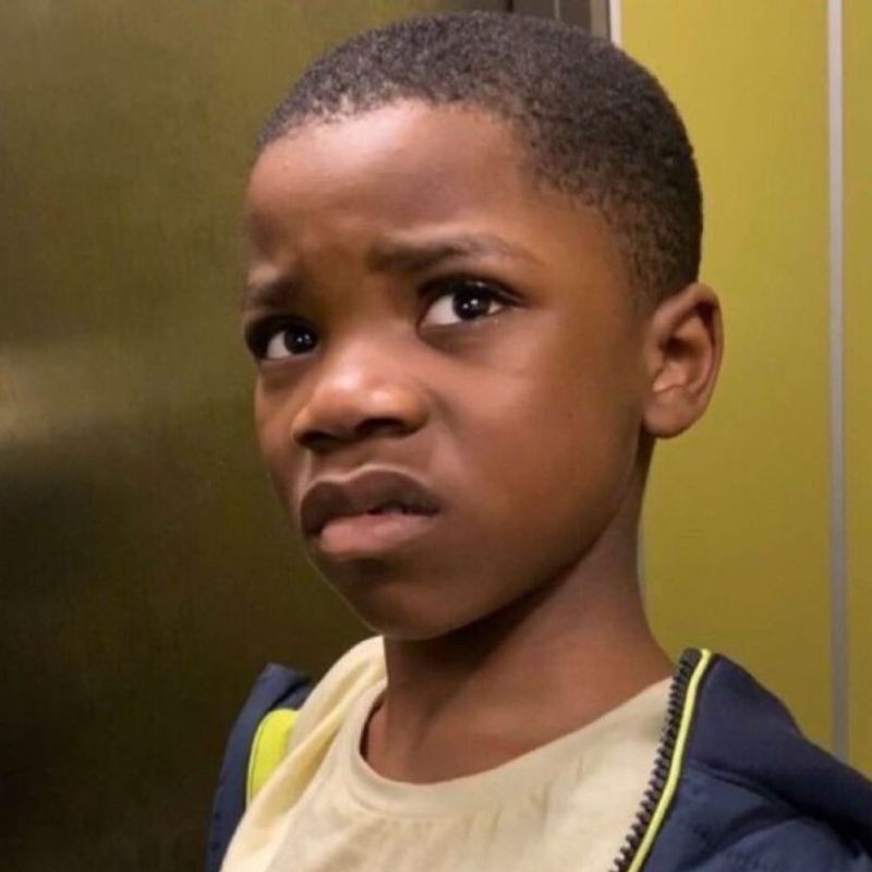 99+ Meme liếc mắt, liếc xéo, lườm cực hài hước, phán xét cực gắt 15 Meme cậu bé da đen đanh đá liếc xéo