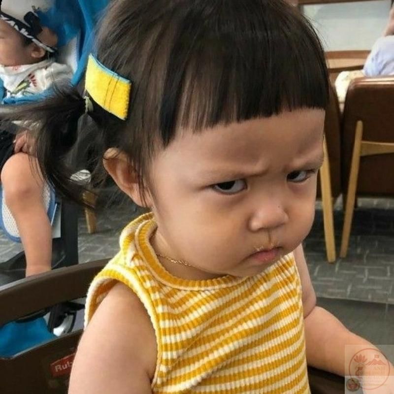 99+ Meme liếc mắt, liếc xéo, lườm cực hài hước, phán xét cực gắt 16 Meme cô bé đanh đá liếc xéo