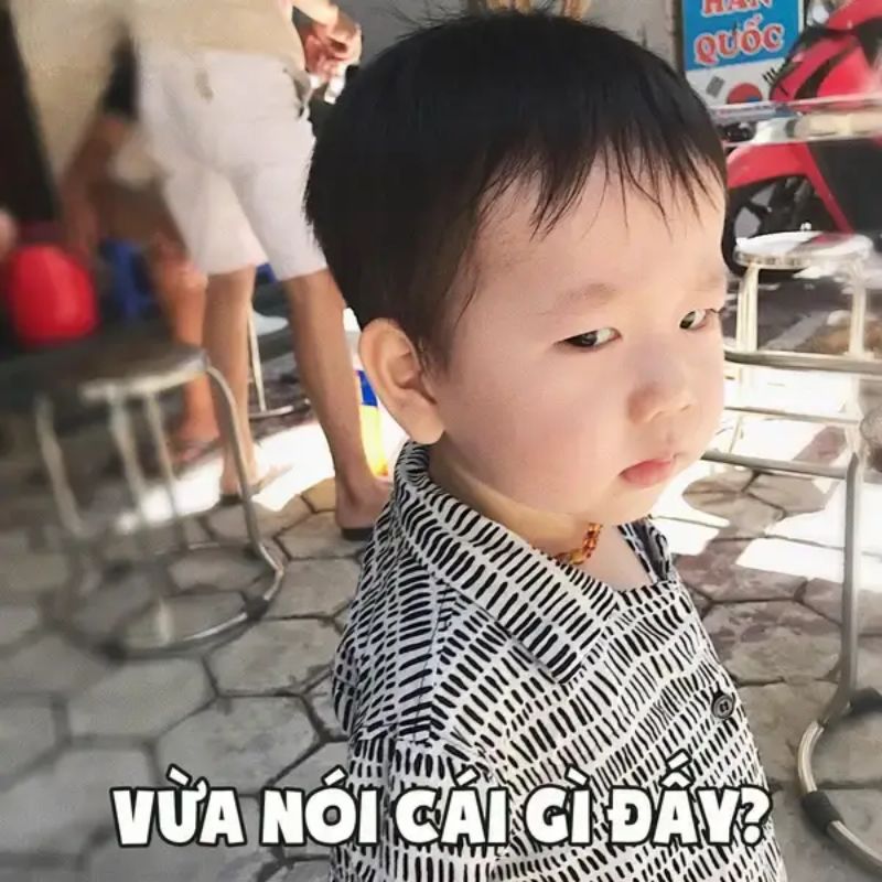 99+ Meme liếc mắt, liếc xéo, lườm cực hài hước, phán xét cực gắt 5 Meme cậu bé liếc mắt cute