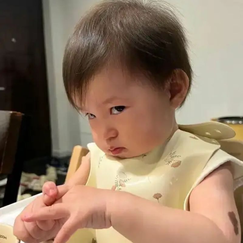 99+ Meme liếc mắt, liếc xéo, lườm cực hài hước, phán xét cực gắt 7 Meme liếc mắt cute