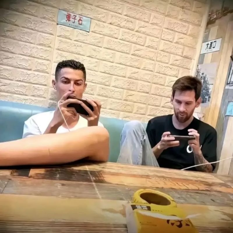 169+ Messi meme hài hước mới nhất, từ sân cỏ đến đời thường 9 messi và ronaldo ngồi chơi game