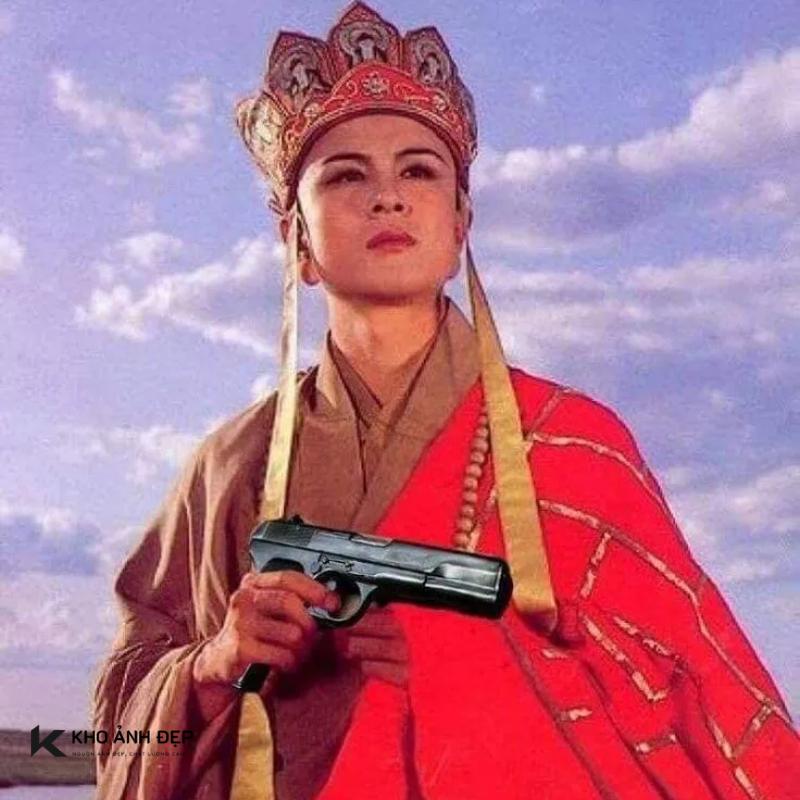 100+ Ảnh Đường Tăng meme cực kỳ "tấu hài" và “lầy lội” 11 ảnh Đường Tăng cầm súng lục