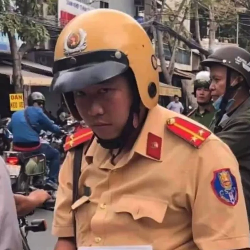 ảnh meme công an đã xem với ánh mắt phán xét