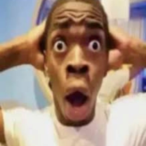 Ảnh meme hot mạng xã hội khoảnh khắc cậu bé ôm đầu hốt hoảng