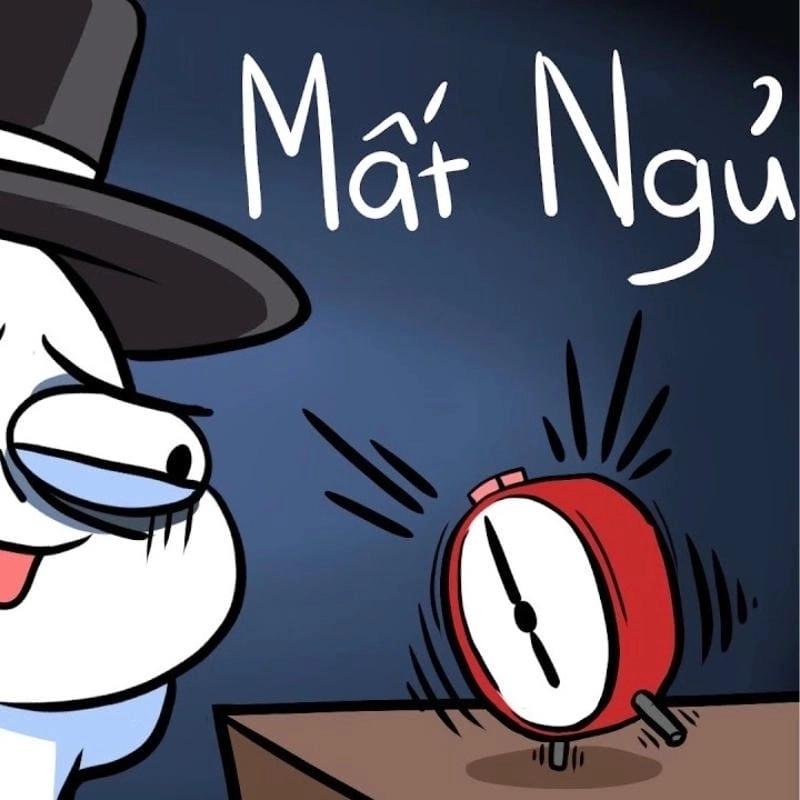 meme nhân vật hoạt hình nhìn chằm chằm vào chiếc đồng hồ báo thức với vẻ mặt hoảng hốt do thiếu ngủ.