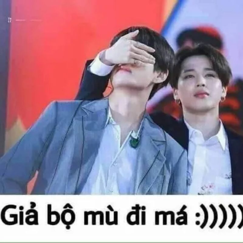 Ảnh chế giả bộ mù đi má