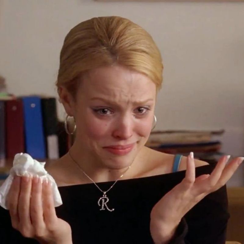 regina george nhăn mặt khóc