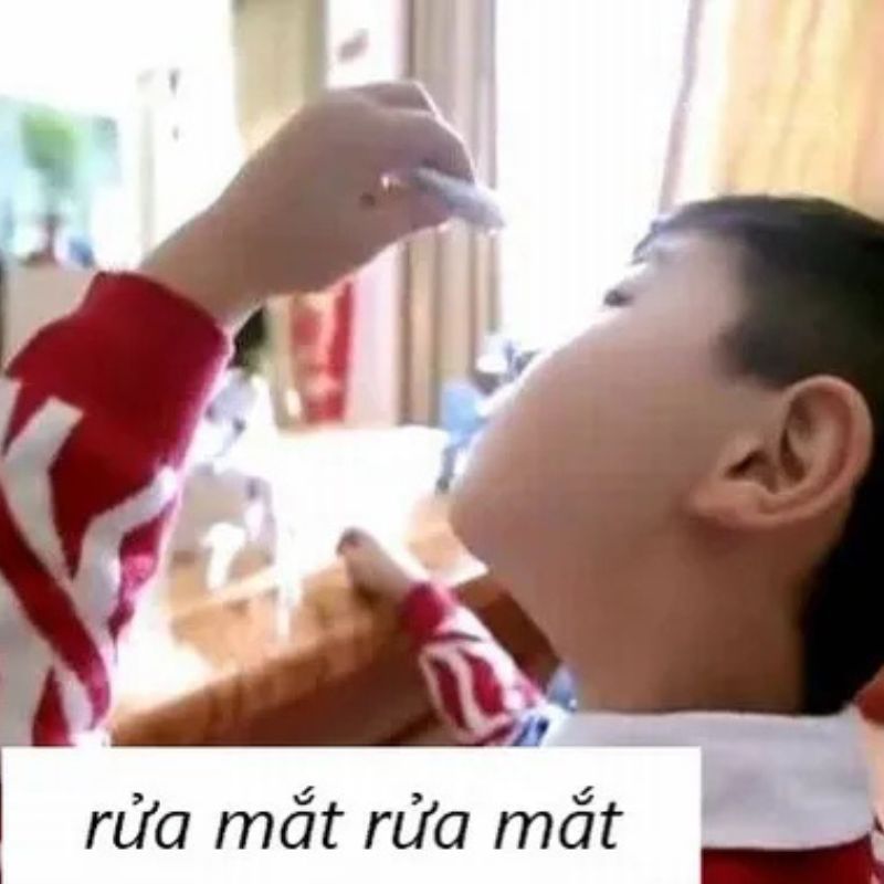 Ảnh chế rửa mắt rửa mắt gấp