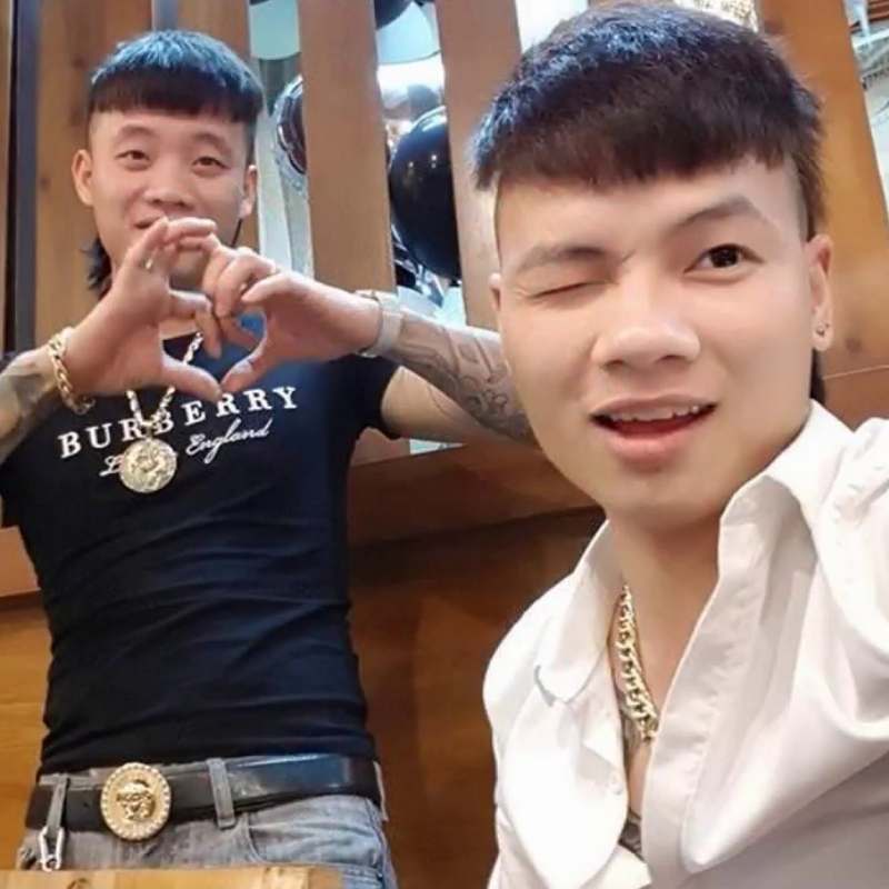 Hình selfie quen thuộc của Khá Bảnh với người hâm mộ