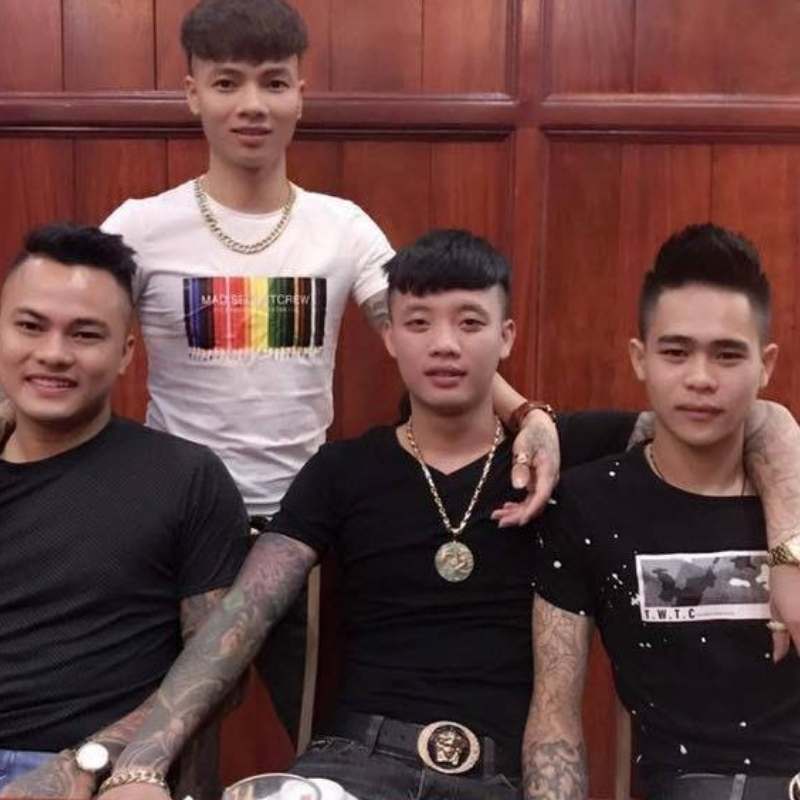 Ảnh Khá Bảnh hội ngộ với anh em thân thiết