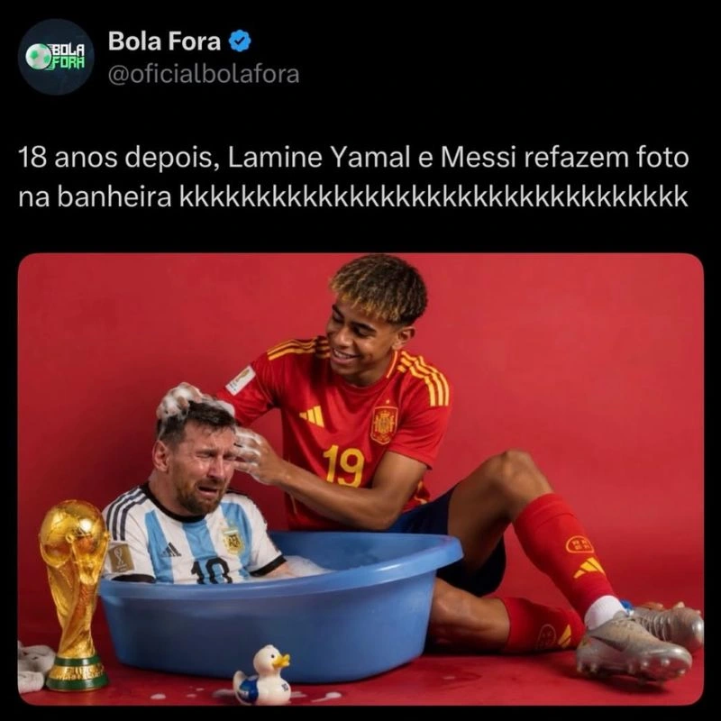 Lamine Yamal tắm gội hài hước cho Messi trong chậu nhựa đầy bọt xà phòng