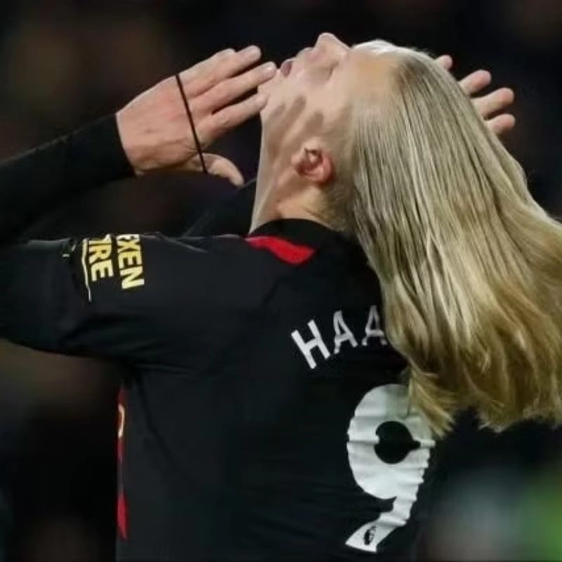Erling Haaland đang xõa tóc
