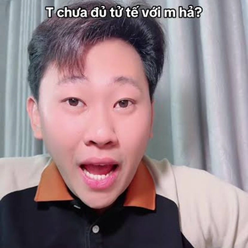 Mai Trí Thức biểu cảm nghiêm túc trong ảnh meme hỏi đáp
