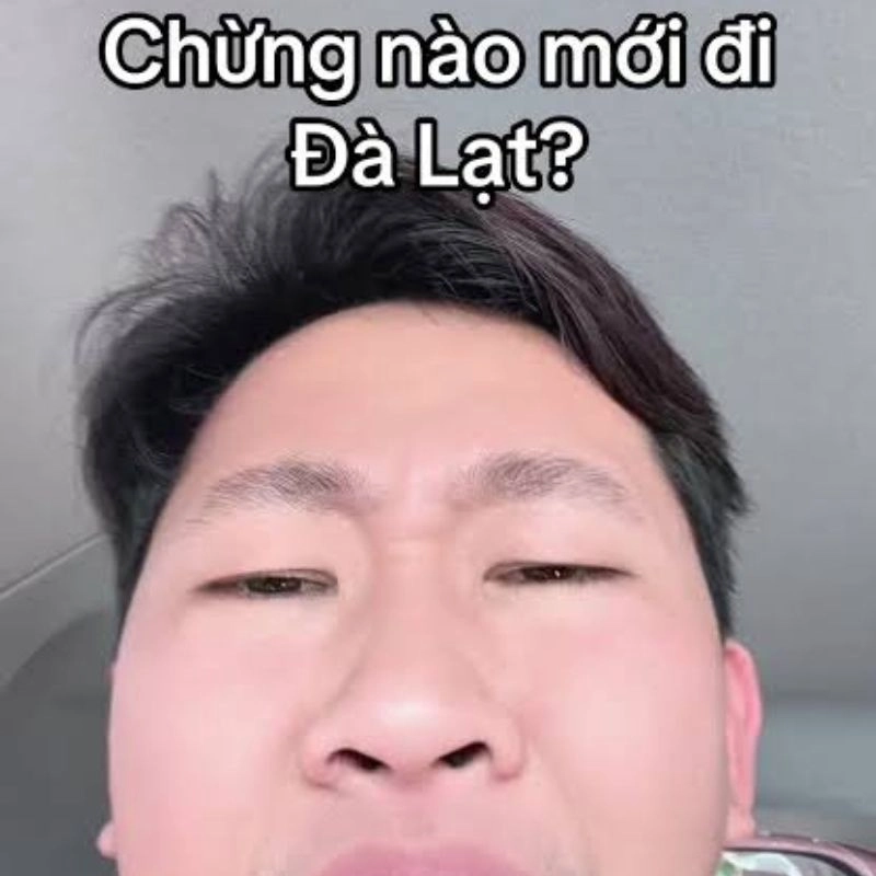 Ảnh selfie của Mai Trí Thức với caption meme rủ đi chơi