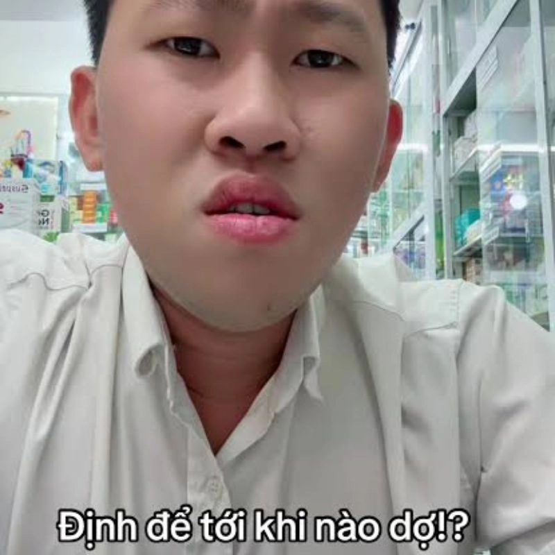 Ảnh chế meme Mai Trí Thức với vẻ mặt khó hiểu cùng câu hỏi đầy vẻ hối thúc