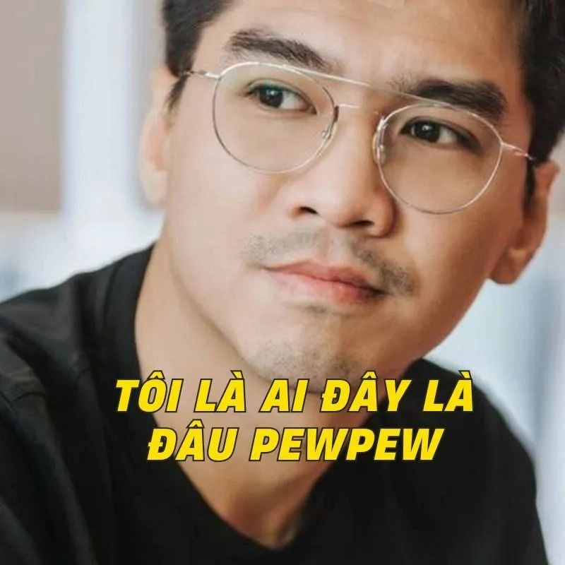 PewPew đeo kính cận với biểu cảm gương mặt đăm chiêu trong ảnh chế