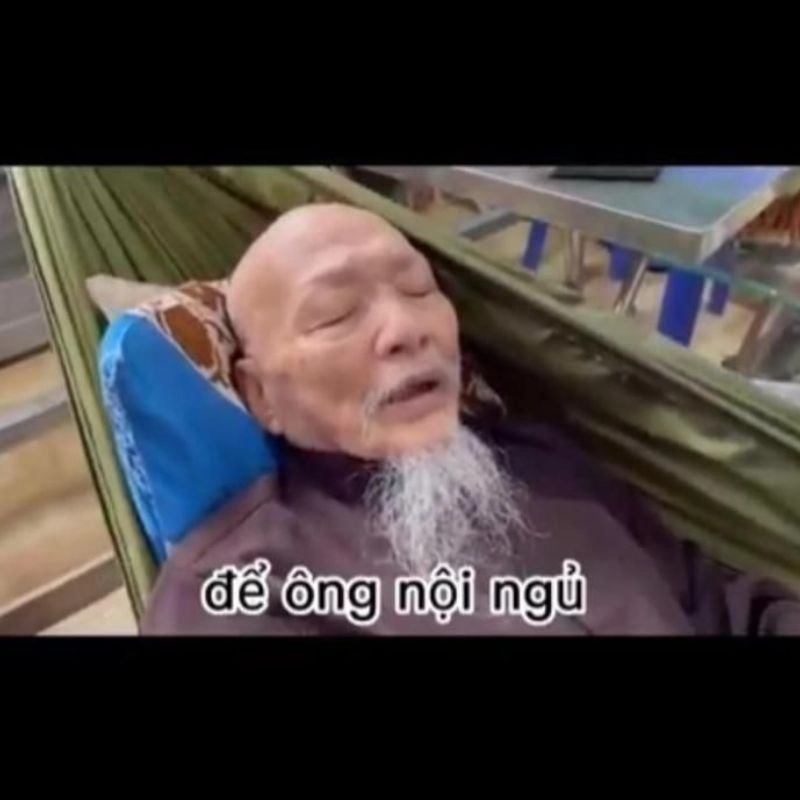 Hình ảnh thầy Ông Nội râu trắng nằm trên võng xanh