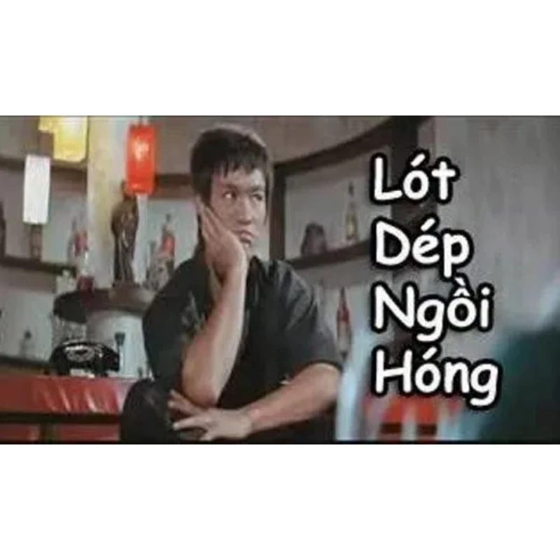 Ảnh chế chàng trai chống cằm lót dép ngồi hóng