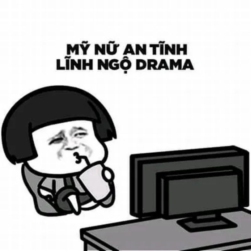 Ảnh chế ngồi trước màn hình hóng drama
