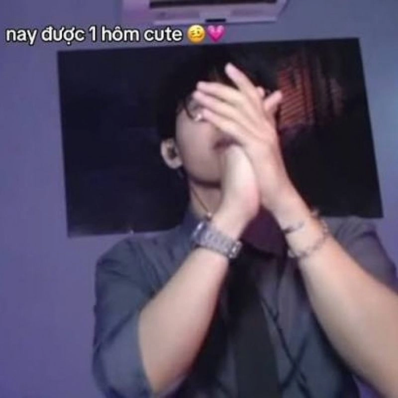 Meme vỗ tay dễ thương của Tài Enzo