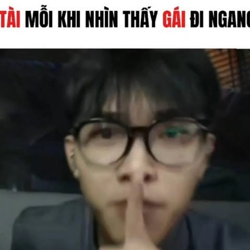 Khoảnh khắc Tài Enzo khi thấy gái đi ngang qua